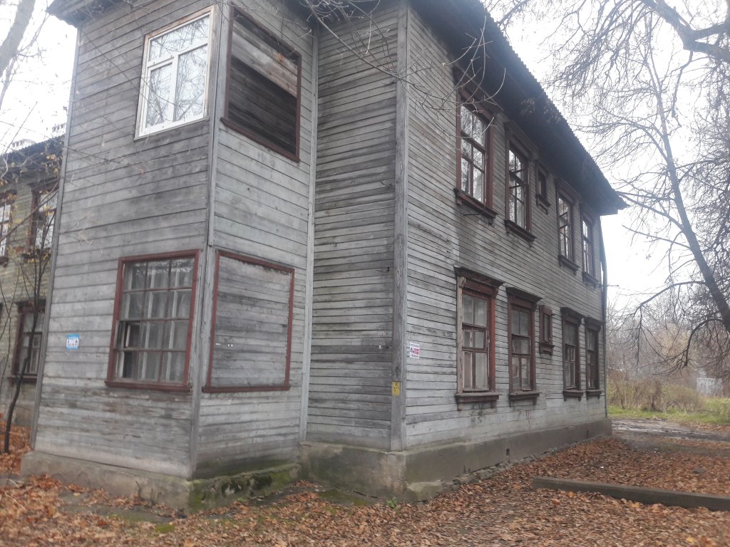 Расселенный дом загорелся на улице Героя Кошелева в Нижнем Новгороде